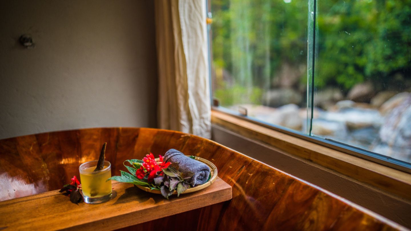 Red Dao Herbal Bath: Embrace Deep Healing Experience 9 Red-Dao-herbal-bath-offers-purification-and-relaxation-benefits.
