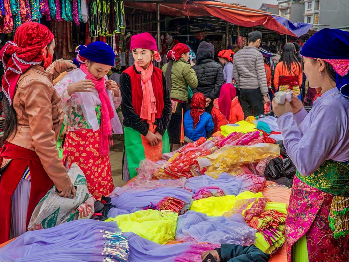 Exploring the vibrant charm of Can Cau market