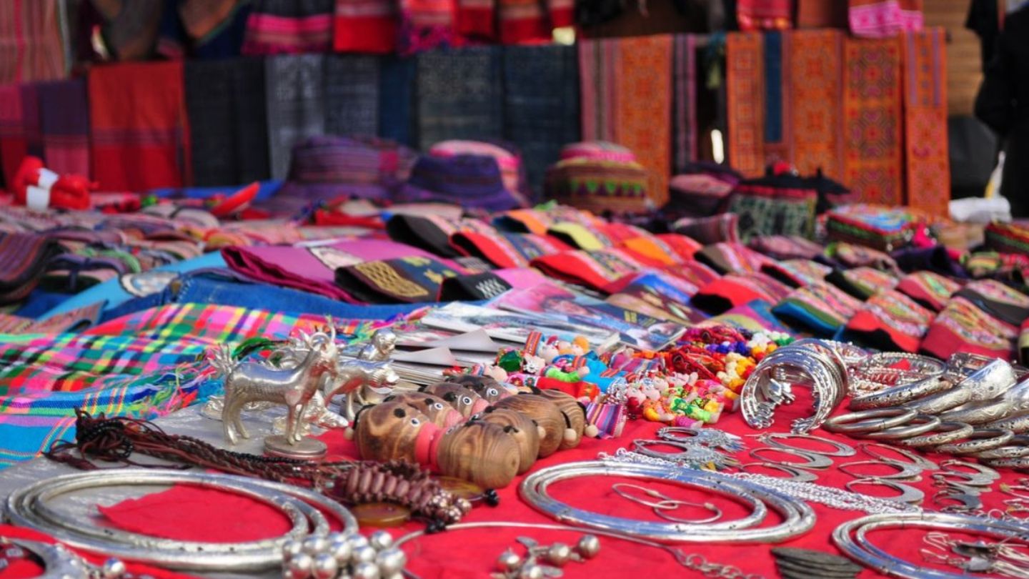 Sapa Sunday Market: Enjoy Memorable, Rich Cultural Finds 36 Sapa-Sunday-Market-for-cultural-experiences