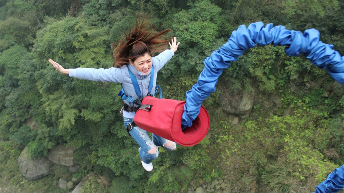 Feel the excitement of bungee jumping