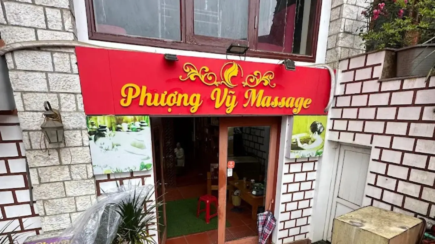 Phuong Vy Massage Review: A Powerful, Peaceful Retreat 32 Friendly-staff-at-Phuong-Vy-Massage-waiting