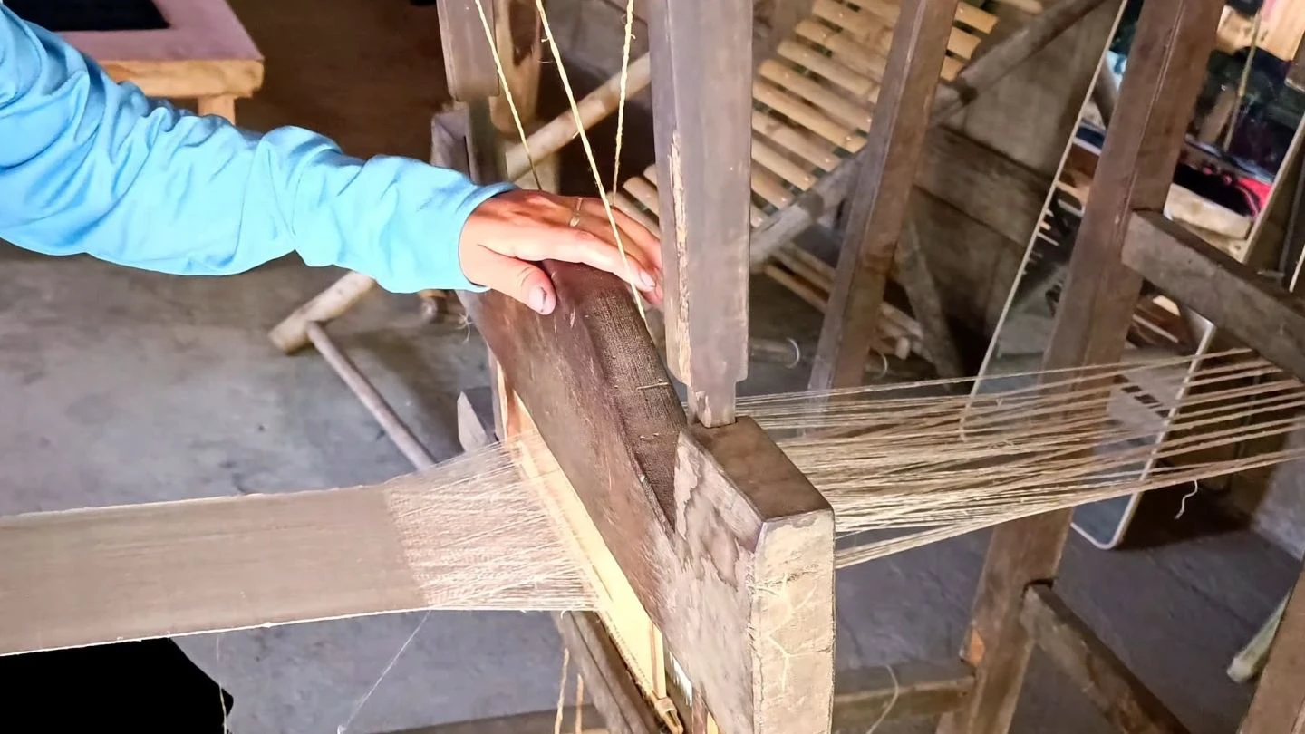 Giang Ta Chai Village: The Village Past the Village 10 Giang-Ta-Chai-traditional-textile-weaving