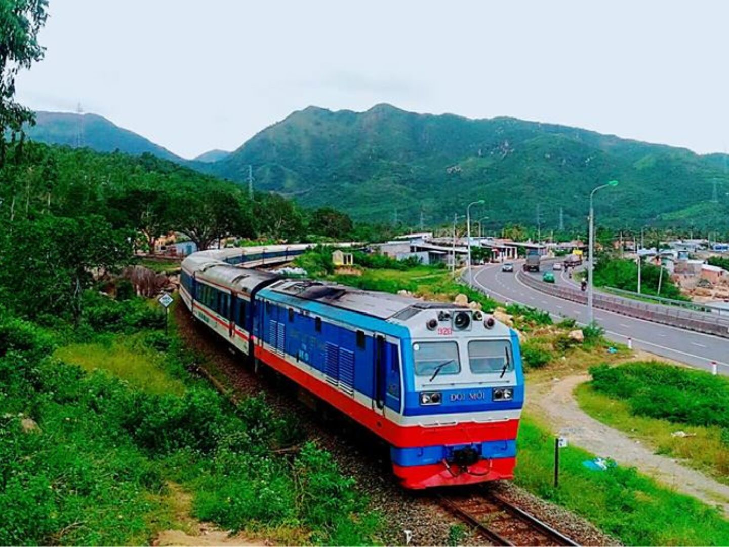 Trains from Hanoi to Hue