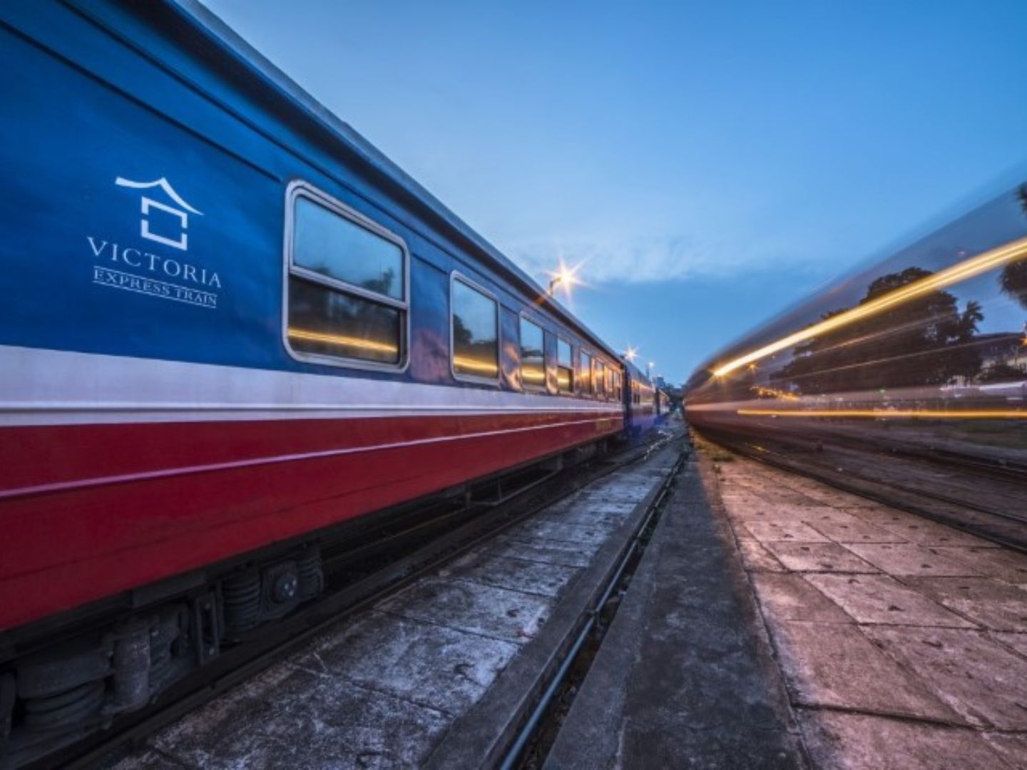 How long is the train from hanoi to sapa