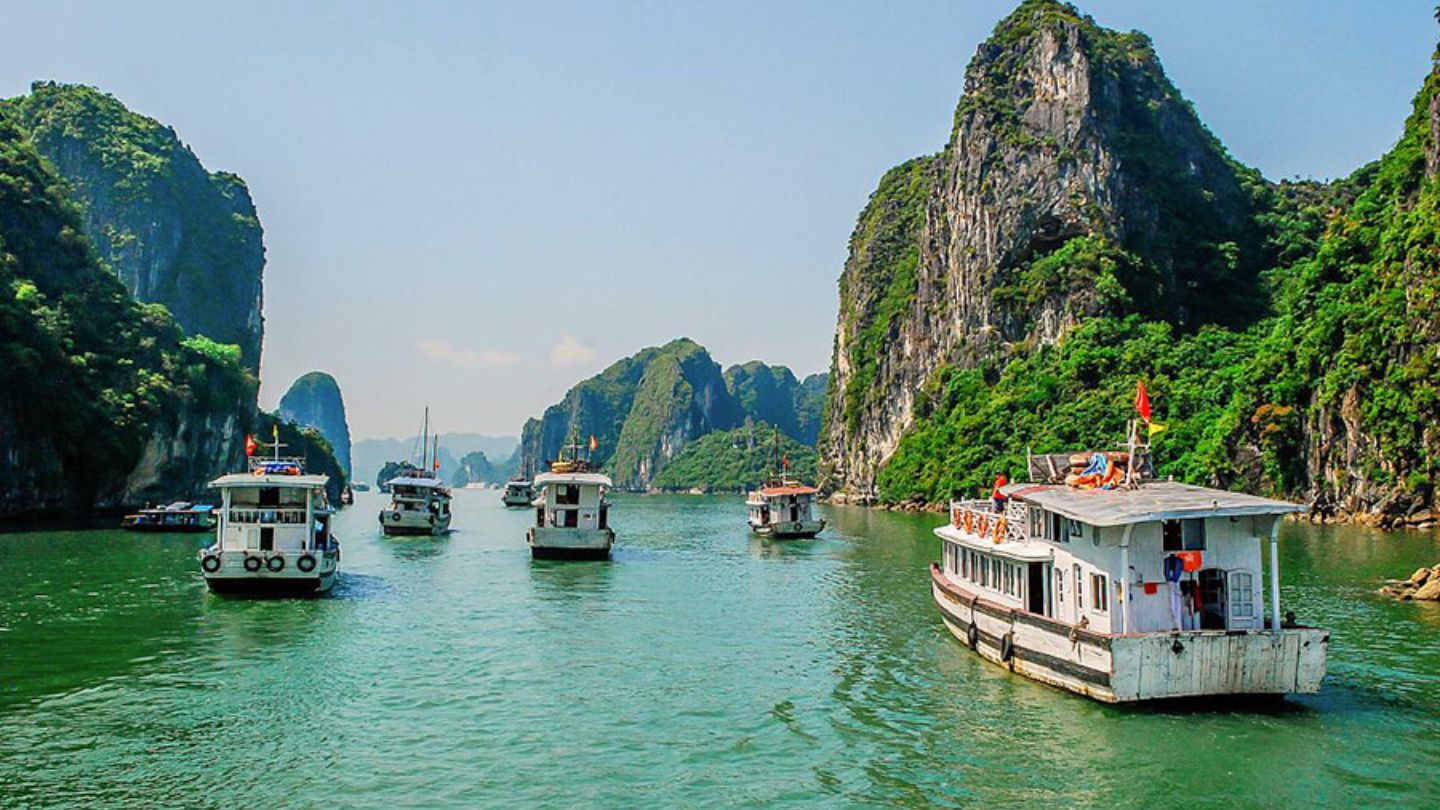 How to get from Hanoi to Halong Bay