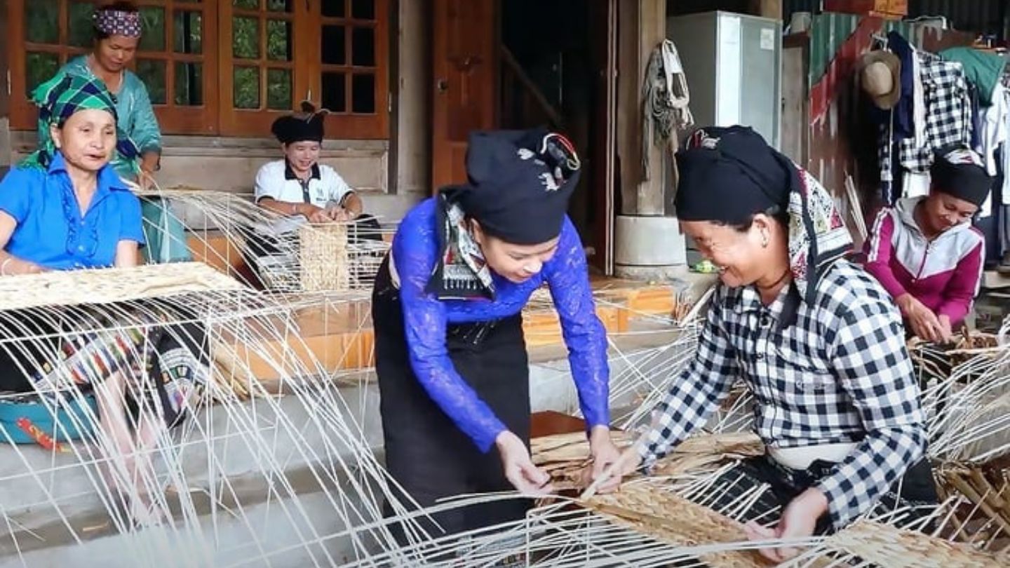 Sapa Ethnic Groups: Explore the Colorful, Inspiring Cultures 20 living-traditions-of-Sapa-ethnic-groups-during-visits