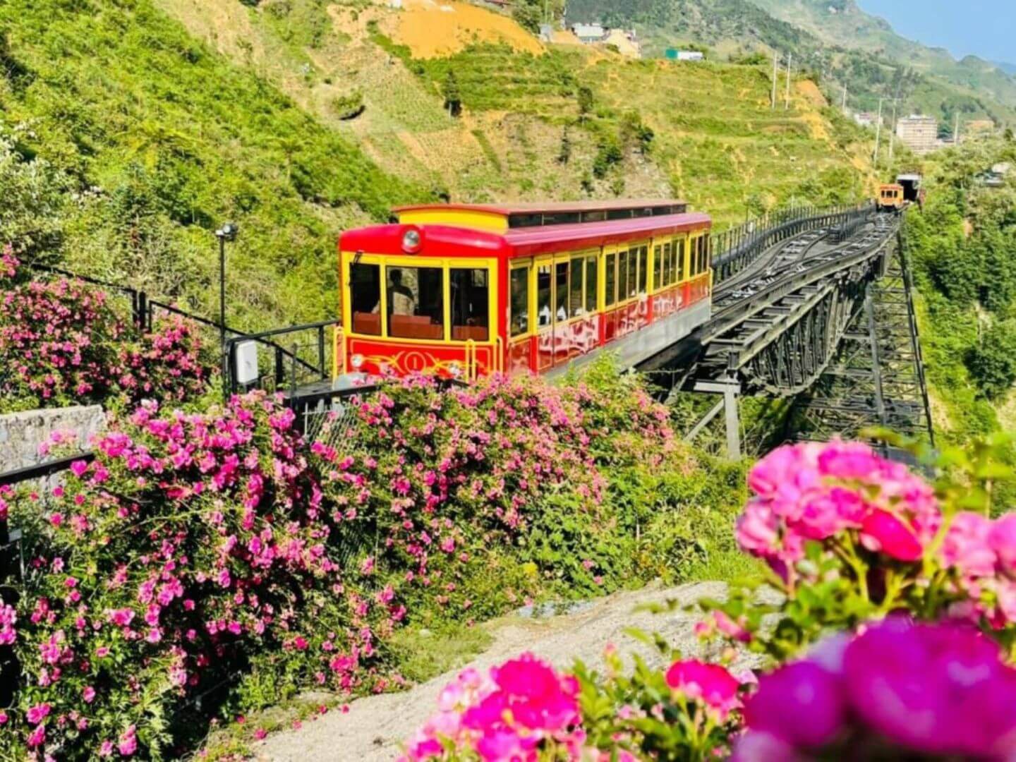 Sapa mountain climbing train