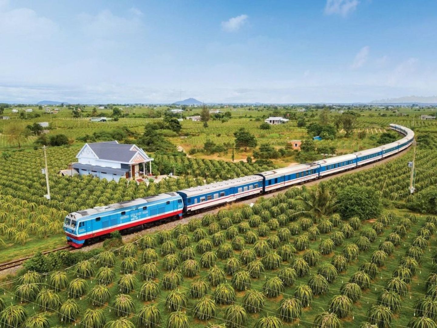 Train from Hanoi to Da Nang