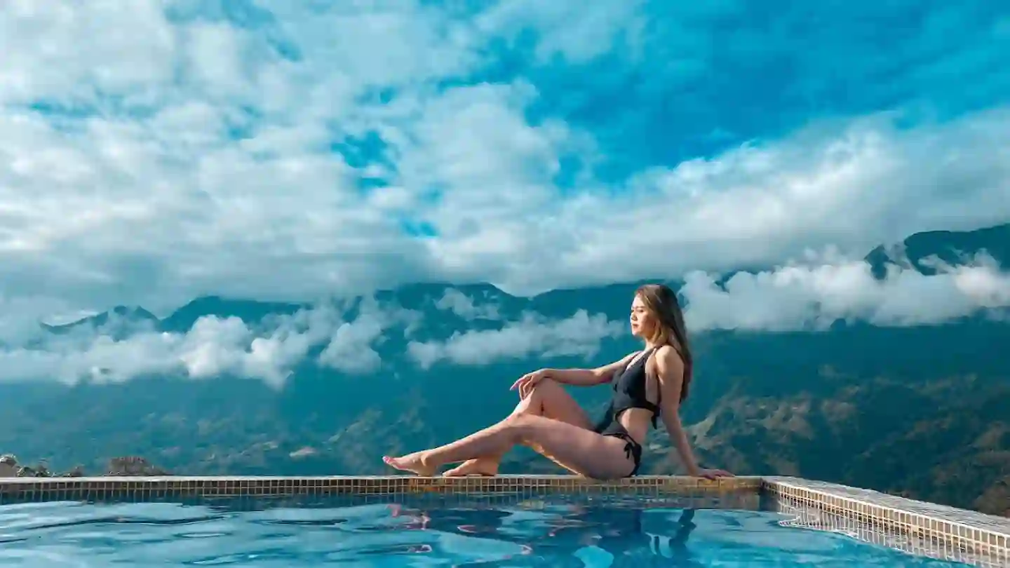 14 Sapa Hotel With Infinity Pool: Balance of Luxury and Budget 15 Relax-at-Sapa-hotel-with-infinity-pool-view