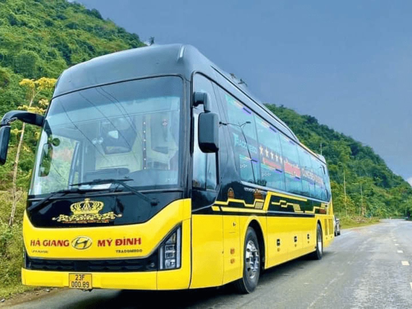 Relax on the bus Hanoi Ha Giang