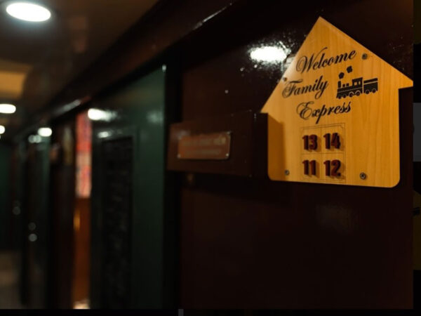 Family Express Train from Hanoi to Lao Cai - Sapa
