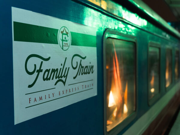 Family Express Train from Hanoi to Lao Cai - Sapa