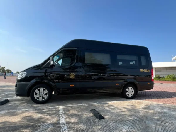 Private Limousine Transfer from Ha Giang to Halong Bay (9–11 Seats)
