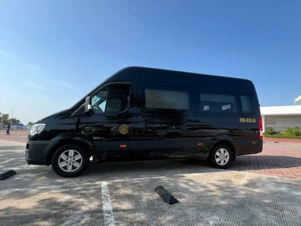 Private Limousine Transfer from Hanoi to Bac Ha (9–11 Seats)