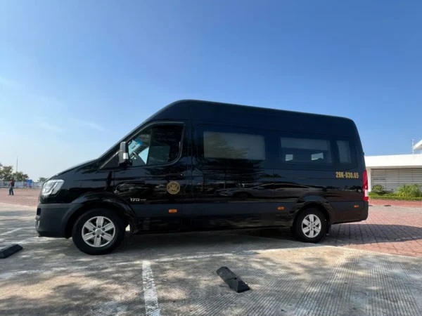Private Limousine Transfer from Hanoi to Ha Giang (9–11 Seats)